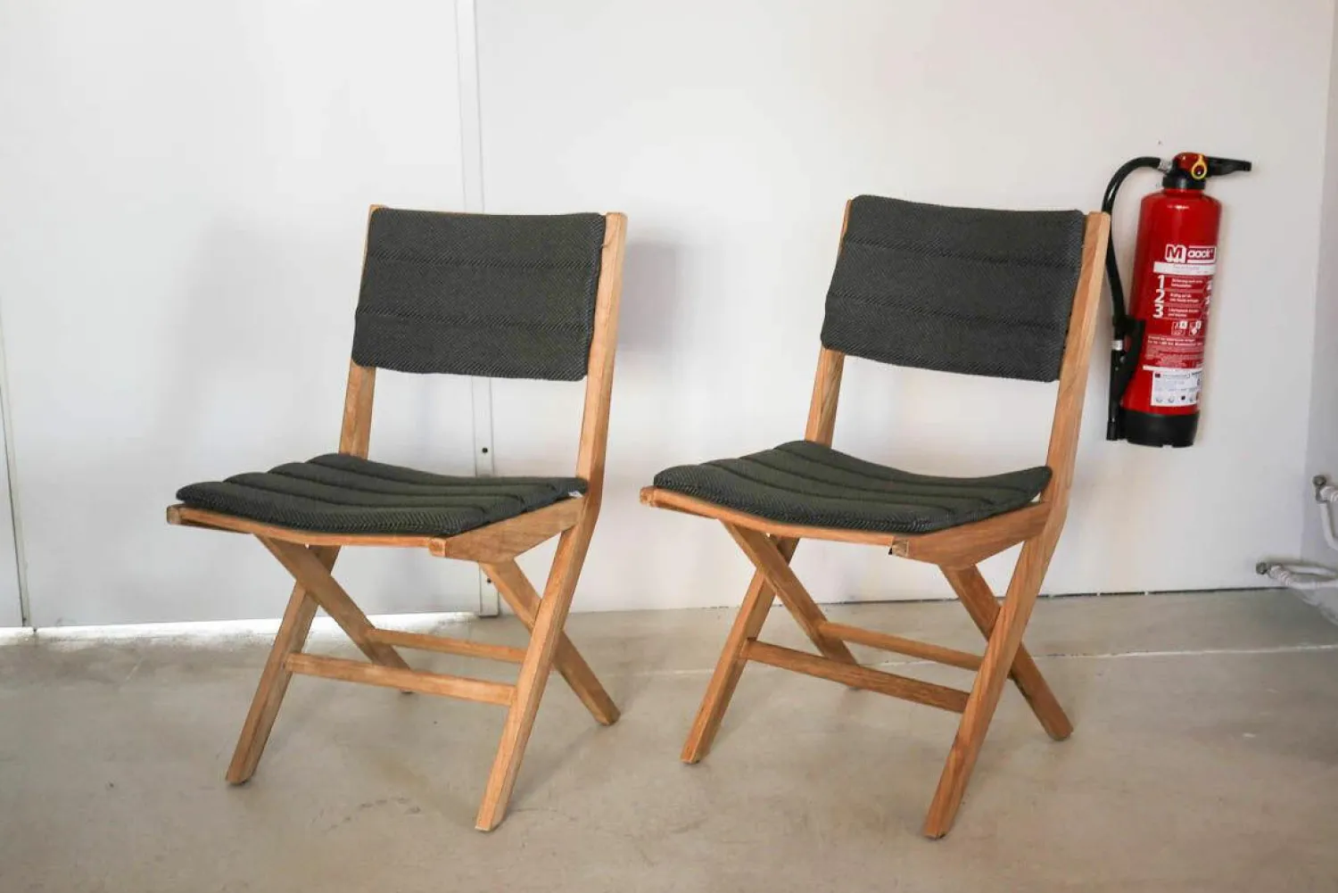 Cane Line Gartenstühle|2er-Set Outdoor-Stuhl Flip In Teak Inkl. Sitz-und Rückenkissen Farbe Cane-Line Focus Dunkelgrau Stühle Klappbar