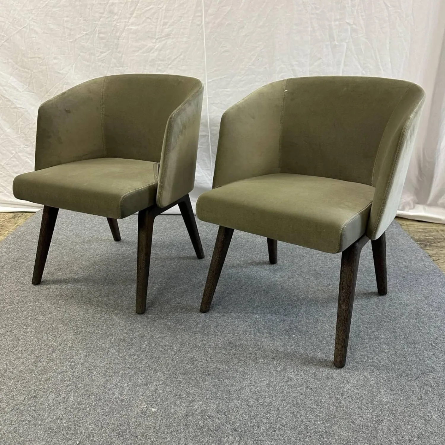 Minotti Stuhlsets|2er-Set Sessel Creed Lounge Stoff Hunt 08 Fumo Grün Beine Sucupira Massiv Nerzfarbig Getönt Schwarz