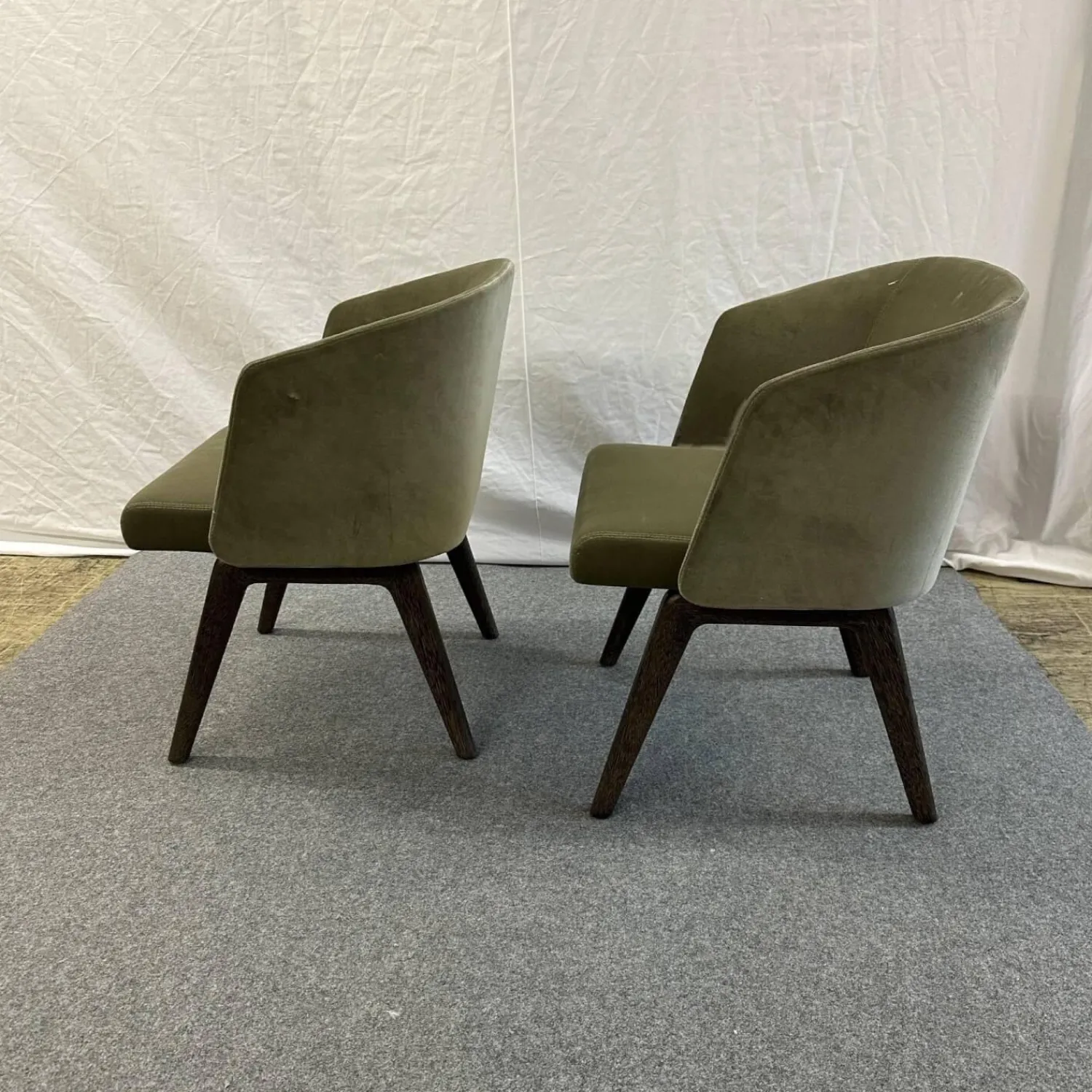 Minotti Stuhlsets|2er-Set Sessel Creed Lounge Stoff Hunt 08 Fumo Grün Beine Sucupira Massiv Nerzfarbig Getönt Schwarz