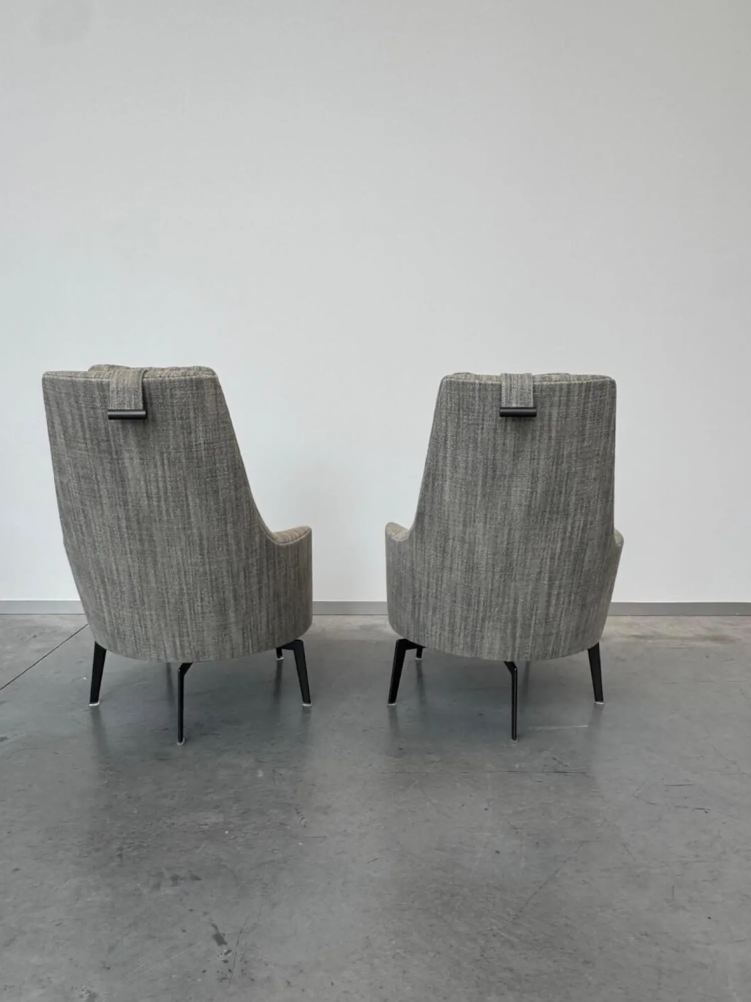 Flexform Relaxsessel|2er-Set Sessel Guscioalto Stoff Extra Ebe 1164 Grau Gestell Metall Brüniert Inklusive Kissen