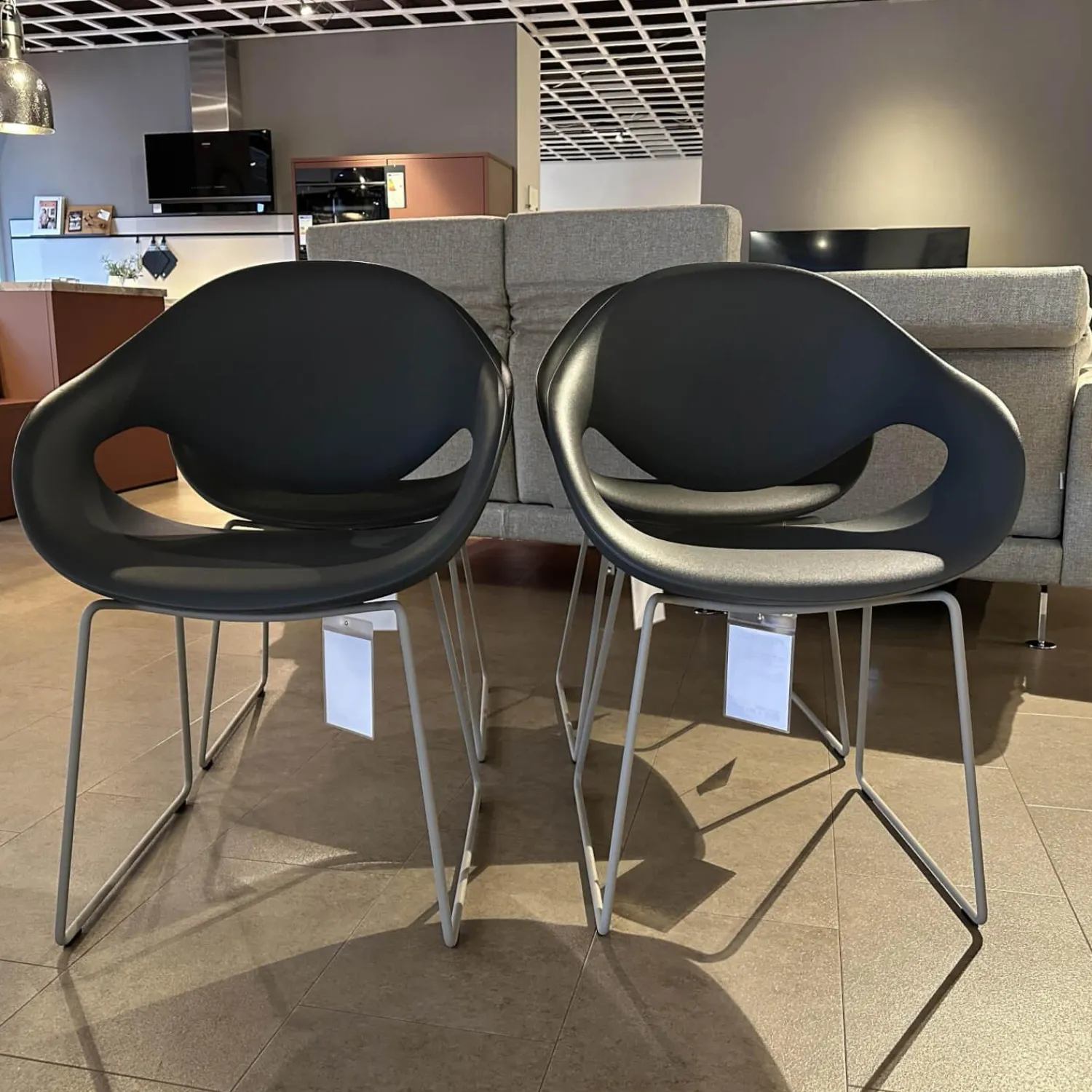 Tonon Stuhlsets|4er-Set Sessel Moon 908.91 Sitzschale Soft Touch X03 Darkgrey Dunkelgrau Kufengestell 91 Hellgrau