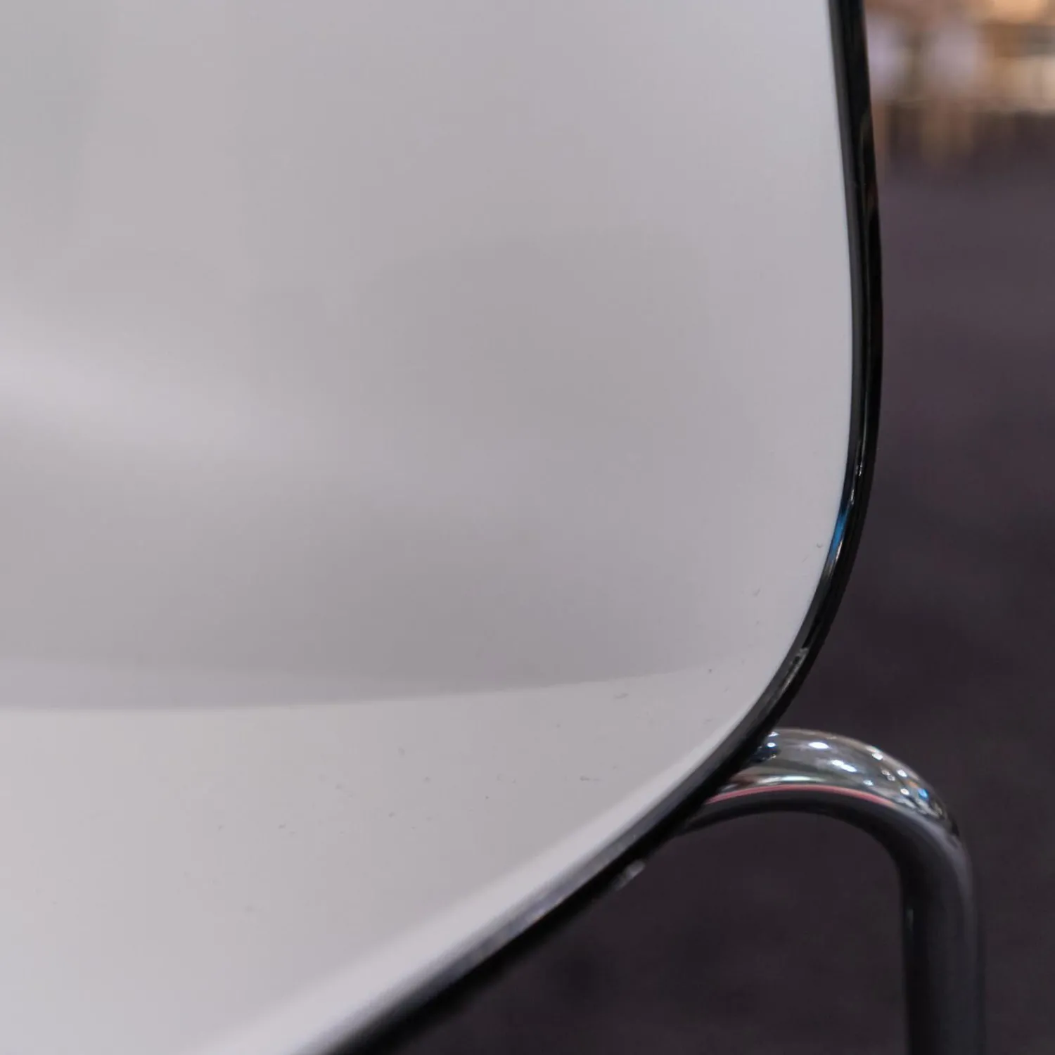 Arper Stuhlsets|2er-Set Stühle Catifa 46 Schwarz Vierfussgestell Chrom mit Schale Zweifarbig PO00209 Schwarz/Weiß