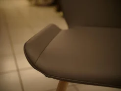 Scholtissek Stuhlsets|2er-Set Stühle Kasaar Bezug Leder Genua 1295 Gallit Grau Gedrehtes Holzgestell Eiche Puro Geölt Mit Fiilzgleiter