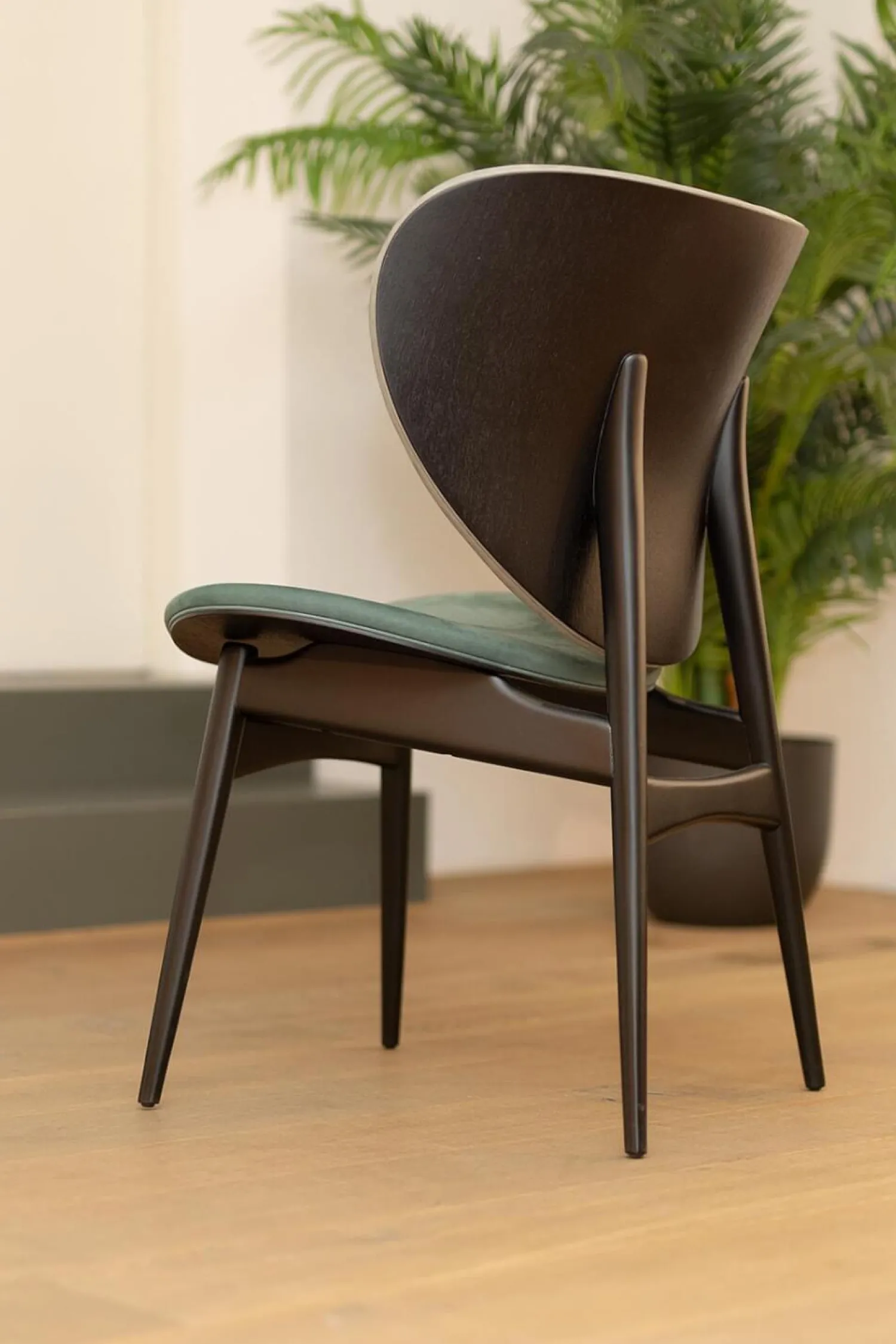 Baxter Stuhlsets|2er-Set Stuhl Alma Bezug Leder Kashmir Sitz Petrol Blau Rücken Mousse Grau Füße Schwarz Lack