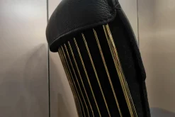 De Sede Stuhlsets|2er-Set Stuhl DS-0515 Leder Neck Blackk Schwarz Gestell Goldfarben