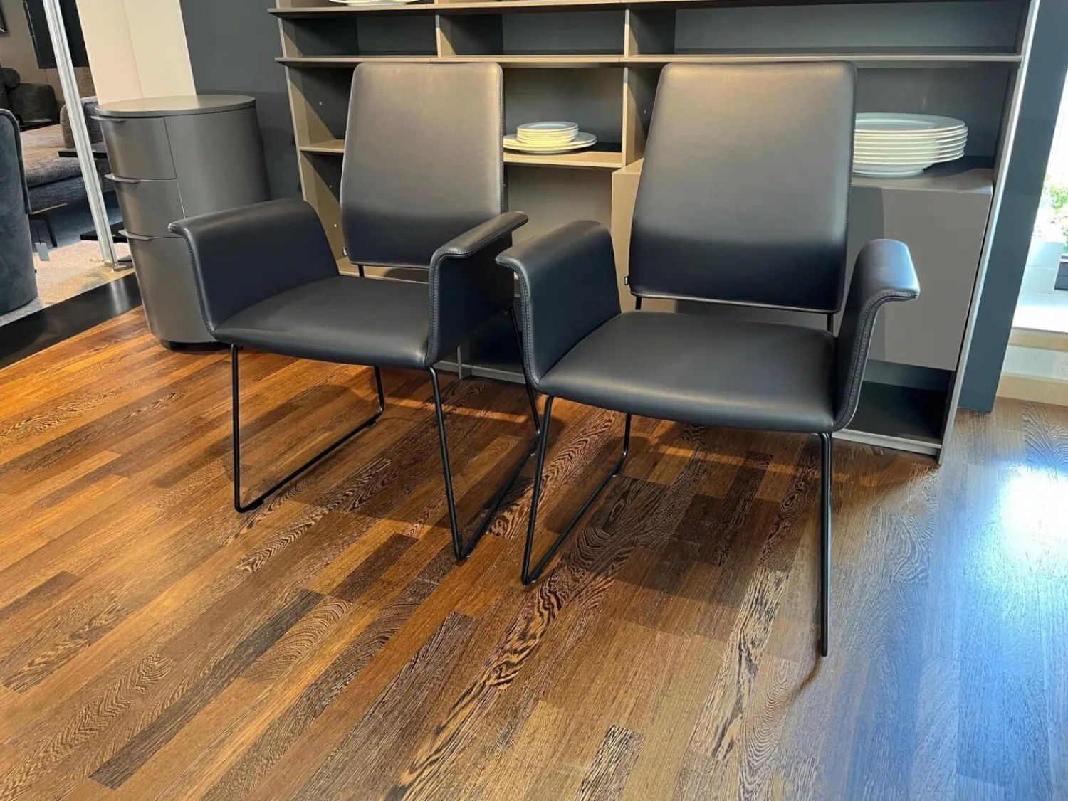 COR Stuhlsets|2er-Set Stuhl Fino Leder 282 Basalt Grau Füße Metall Schwarz Lackiert