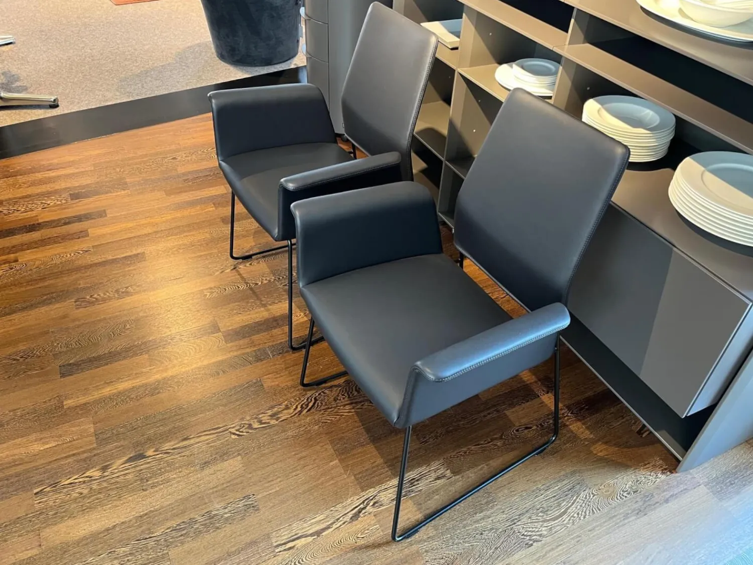 COR Stuhlsets|2er-Set Stuhl Fino Leder 282 Basalt Grau Füße Metall Schwarz Lackiert