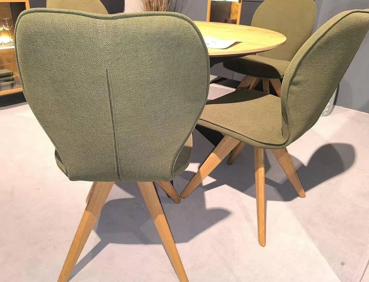 Niehoff Stuhlsets|4er-Set Stuhl Linea Dining Trend Time Stoff Malera L Olive Grün Gestell Wildeiche Geölt Fest