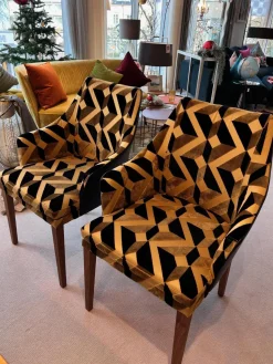 Bielefelder Werkstätten Stuhlsets|2er-Set Stuhl Saloni Stoff Jim Thompson Syncopation Topaz Schwarz Gold Rücken Leder Provonce Schwarz Fuß Nussbaum Geölt