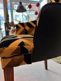 Bielefelder Werkstätten Stuhlsets|2er-Set Stuhl Saloni Stoff Jim Thompson Syncopation Topaz Schwarz Gold Rücken Leder Provonce Schwarz Fuß Nussbaum Geölt