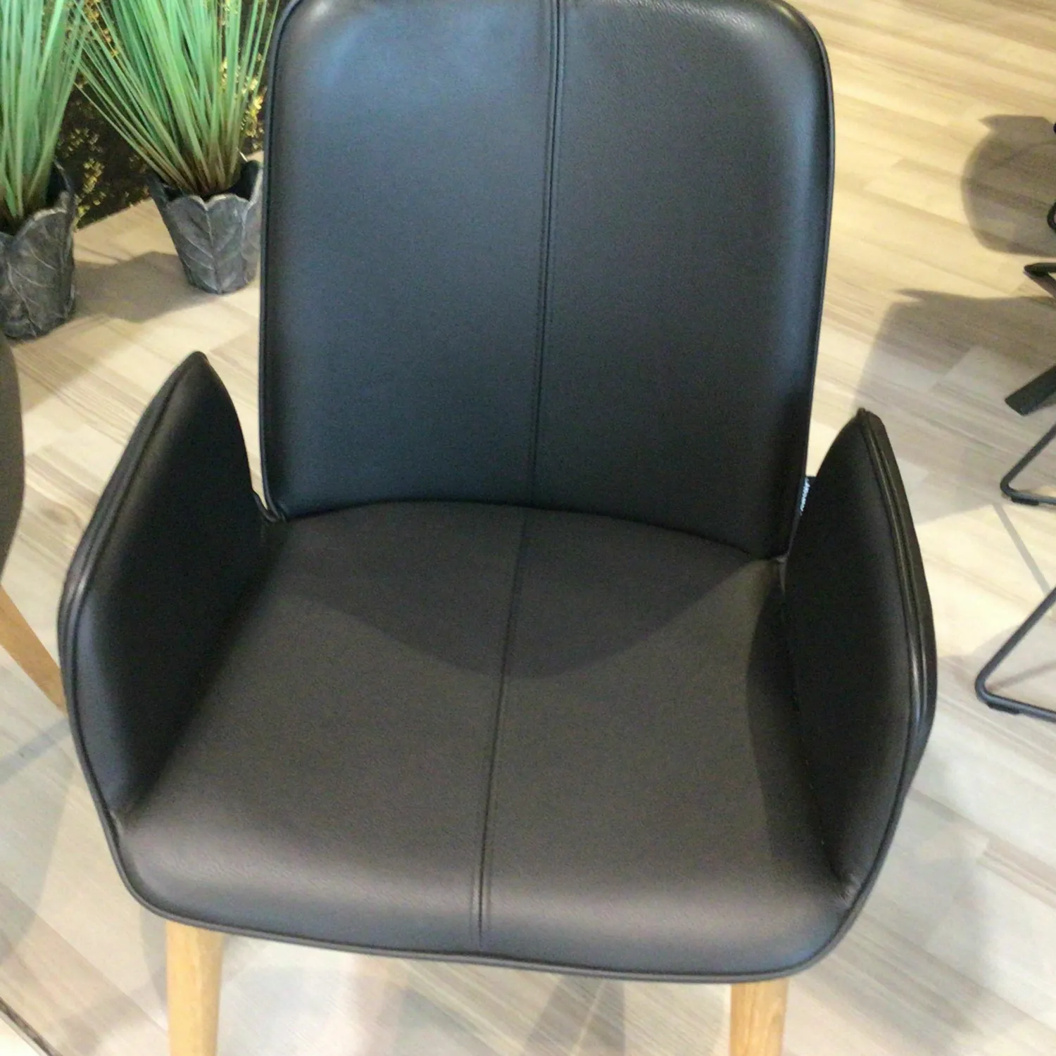 Contur Stuhlsets|2er-Set Stuhl Urbino Stuhl Leder Massiv Nero Füße Eiche Natur mit Armlehne