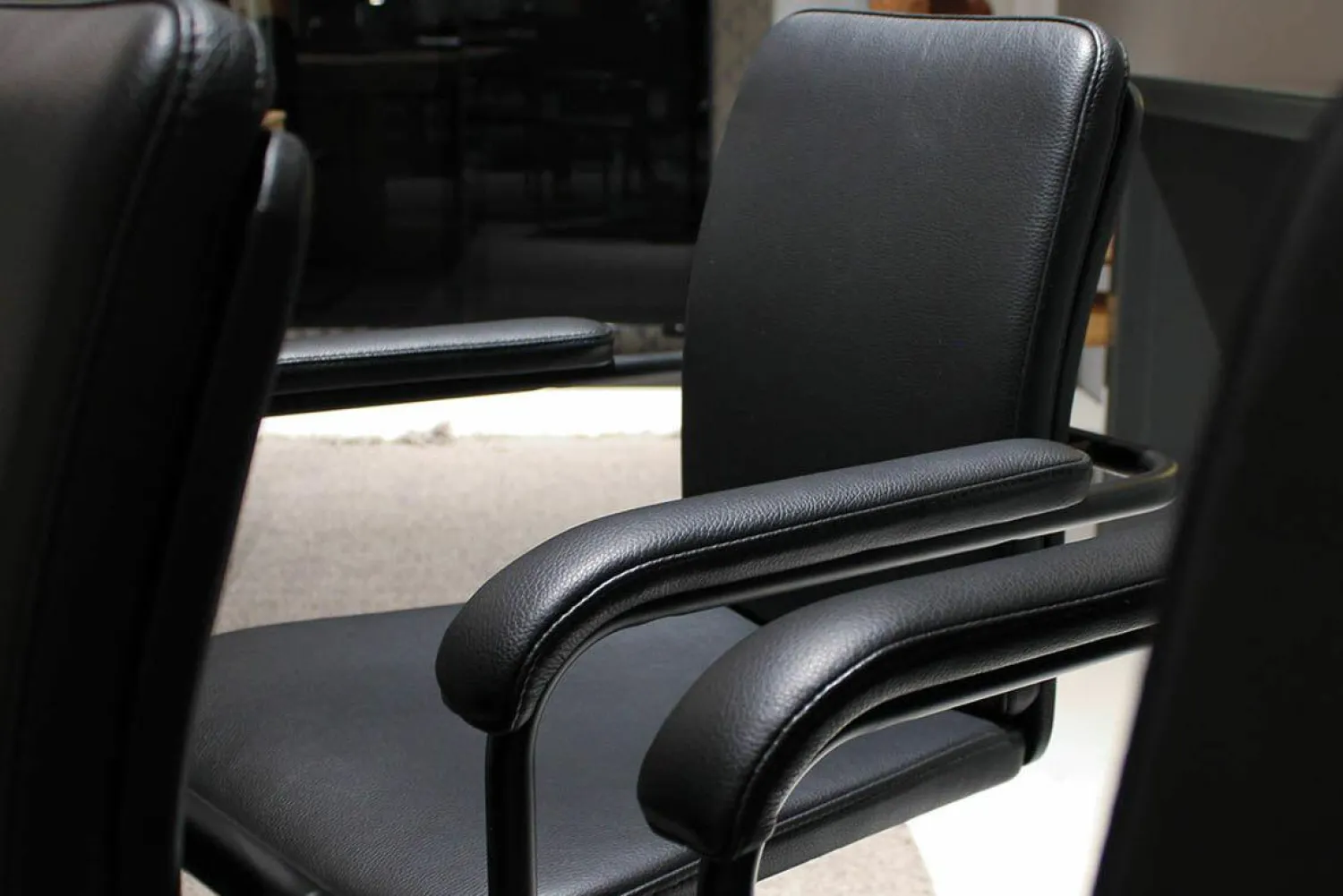 Tecta Stuhlsets|4er-Set Stuhlgruppe D14 Leder PG I Schwarz Gestell Stahlrohr Schwarz Pulverbeschichtet