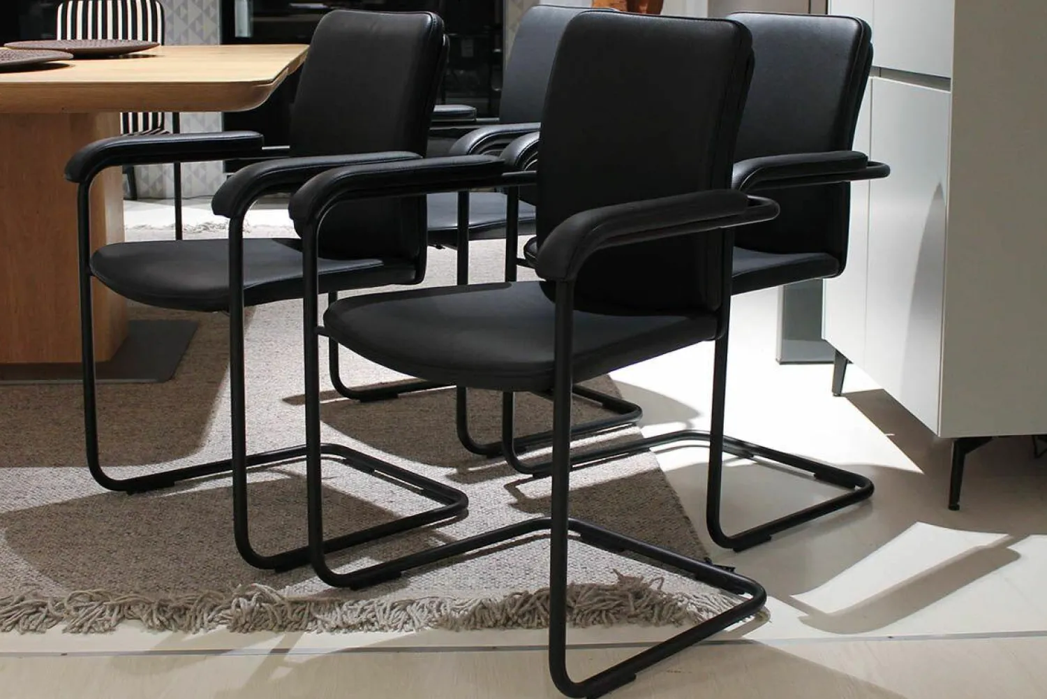 Tecta Stuhlsets|4er-Set Stuhlgruppe D14 Leder PG I Schwarz Gestell Stahlrohr Schwarz Pulverbeschichtet