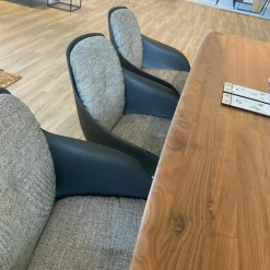 Rolf Benz Essgruppen|Essgruppe 900 600 Tischplatte Amerikanischer Nussbaum Gestell Schwarz Lackiert Stuhl Stoff Schwarz Weiß Gemustert Stahlgestell Schwarz Pulverbeschichtet