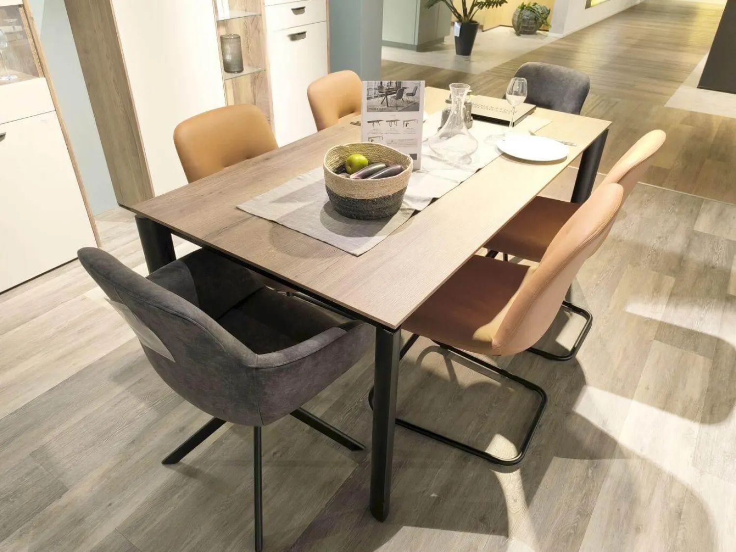 Nobilia Essgruppen|Essgruppe 434017 Sessel Stoff 746 Storm Grey Grau Stuhl Stoff 749 Cognac Braun Tisch Eiche Havanna Nachbildung Füße Schwarz