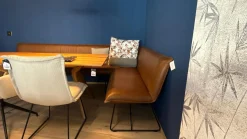 Haas Essgruppen|Essgruppe 3 Stühle Und Eckbank Mason Leder Rawhide Cognac Braun Und Stoff Lisboa 5 Beige Gestell Schwarz, inkl. Tisch