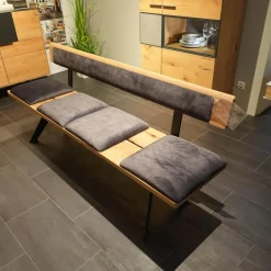 Wiemann Essgruppen|Essgruppe 45225 Tisch Wildeiche Massiv Natur Gestell Metall Lack Schwarz 2140 Stühle Und Bank 663 66SN Wildeiche Natur Effekt Lack Amour 12201 Dark Grey Grau Rücken Stoff Forza 12305 Gestell Metall