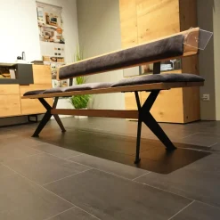 Wiemann Essgruppen|Essgruppe 45225 Tisch Wildeiche Massiv Natur Gestell Metall Lack Schwarz 2140 Stühle Und Bank 663 66SN Wildeiche Natur Effekt Lack Amour 12201 Dark Grey Grau Rücken Stoff Forza 12305 Gestell Metall