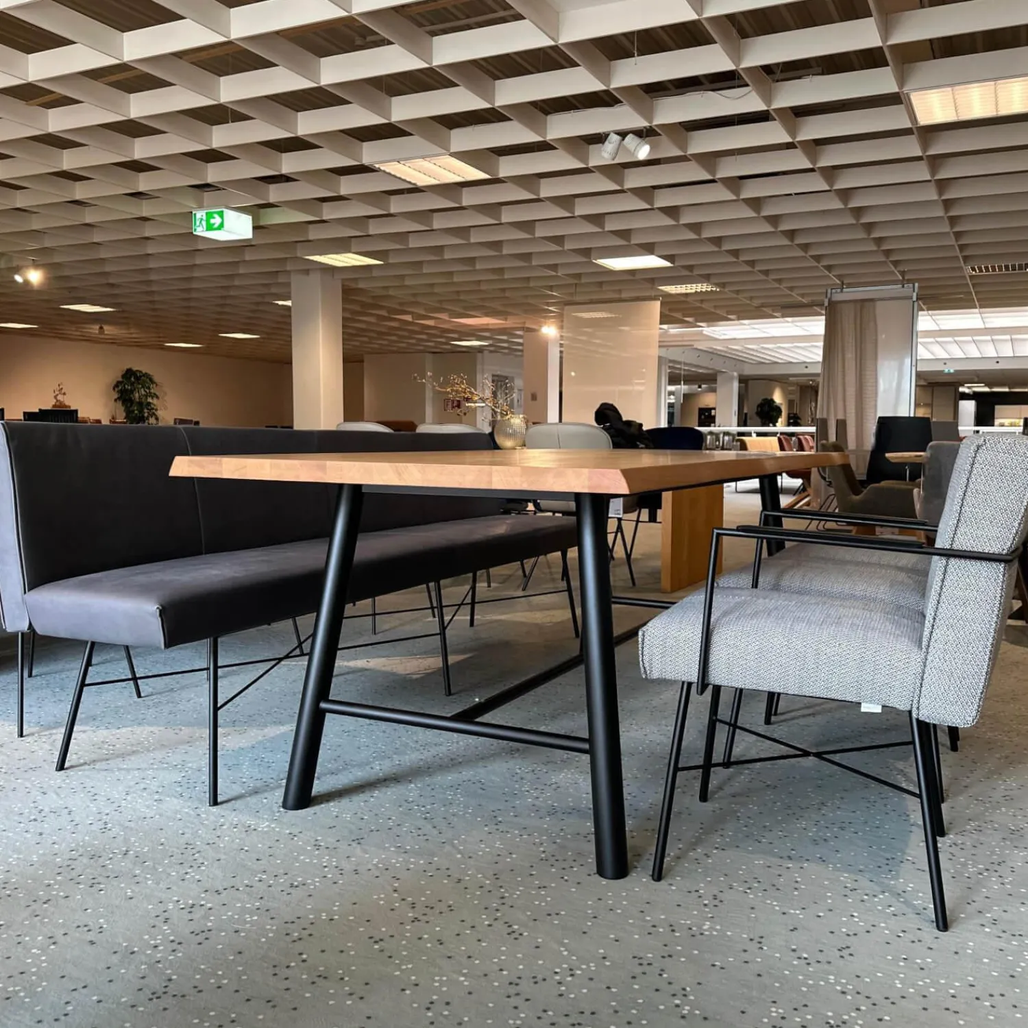 Bert Plantagie Essgruppen|Esstische|Essgruppe Berck Anise Aster Brown Eiche Astig Geölt Leder Twilight Anthrazit Gestell Lack Verkehrsschwarz