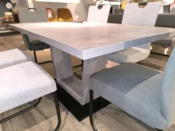 Niehoff Essgruppen|Essgruppe Dillan Stoff 921 Florida Silver Grau Und Stoff 929 Florida Grey Grau Gestell Eisen Schwarz Tisch Beton Dekor Grau