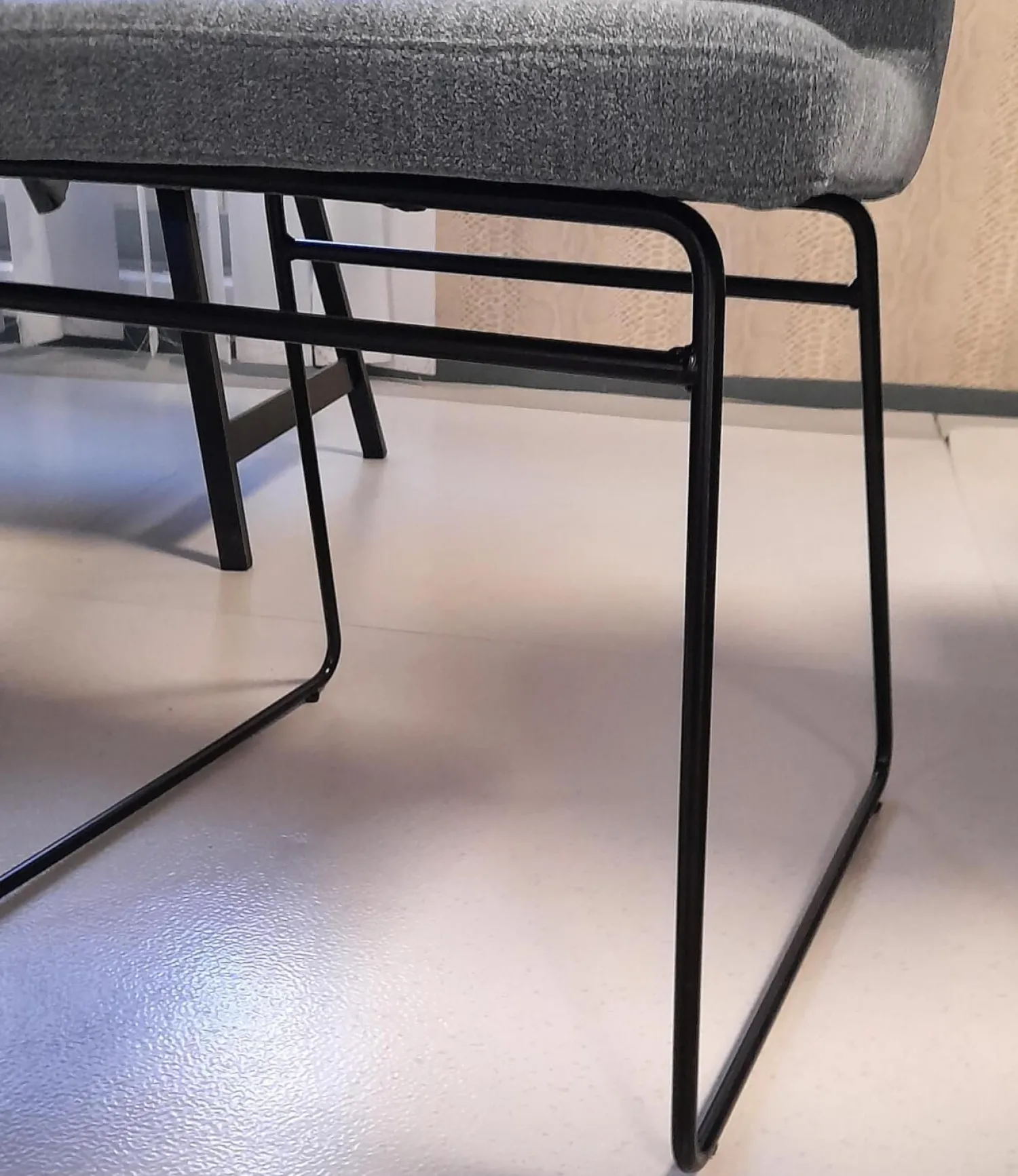 Schösswender Essgruppen|Essgruppe Esstisch Eiche Furniert Tischbeine Schwarz Esszimmerbank 1 Stuhl Arizona Stoff Blaugrau