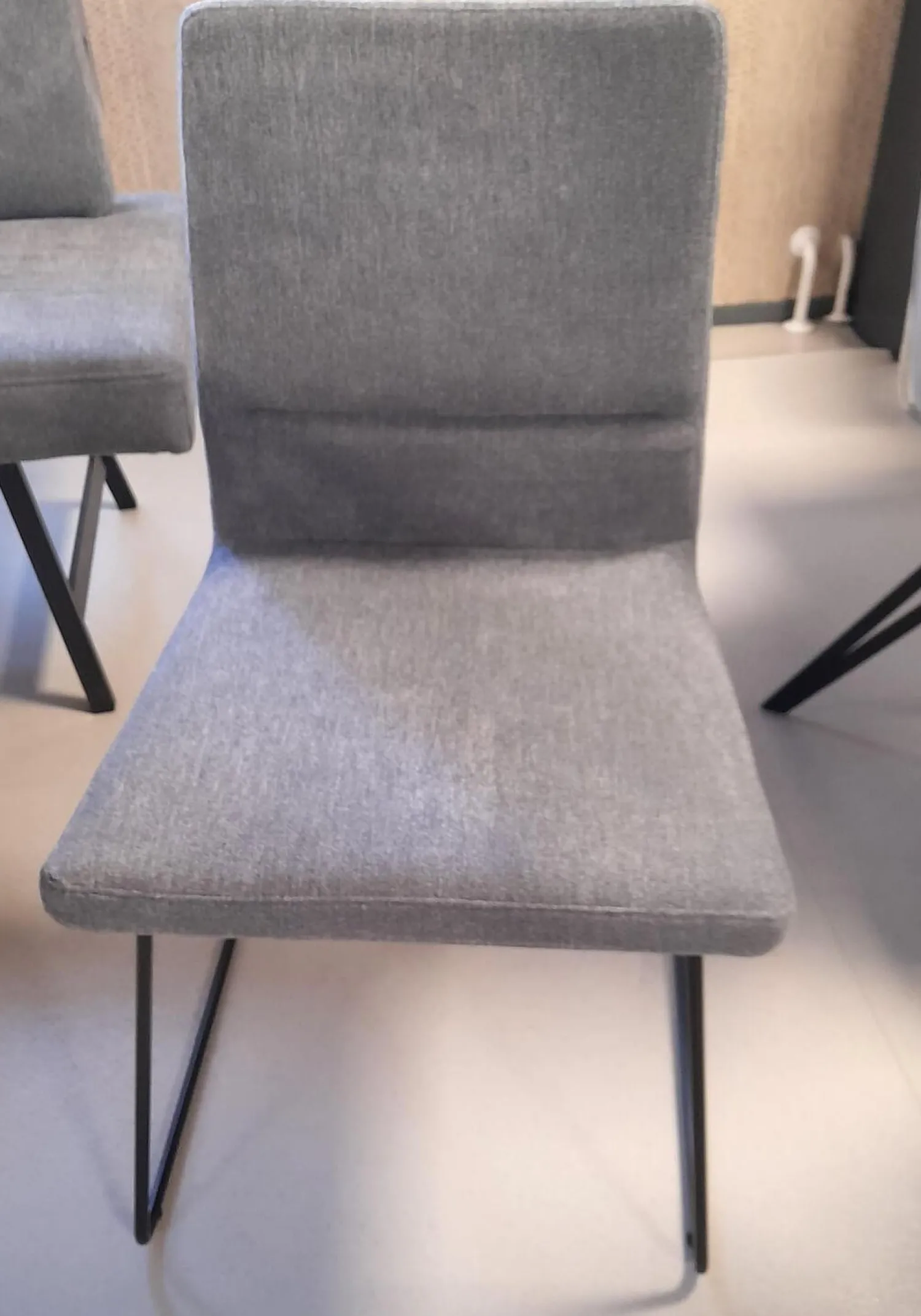 Schösswender Essgruppen|Essgruppe Esstisch Eiche Furniert Tischbeine Schwarz Esszimmerbank 1 Stuhl Arizona Stoff Blaugrau