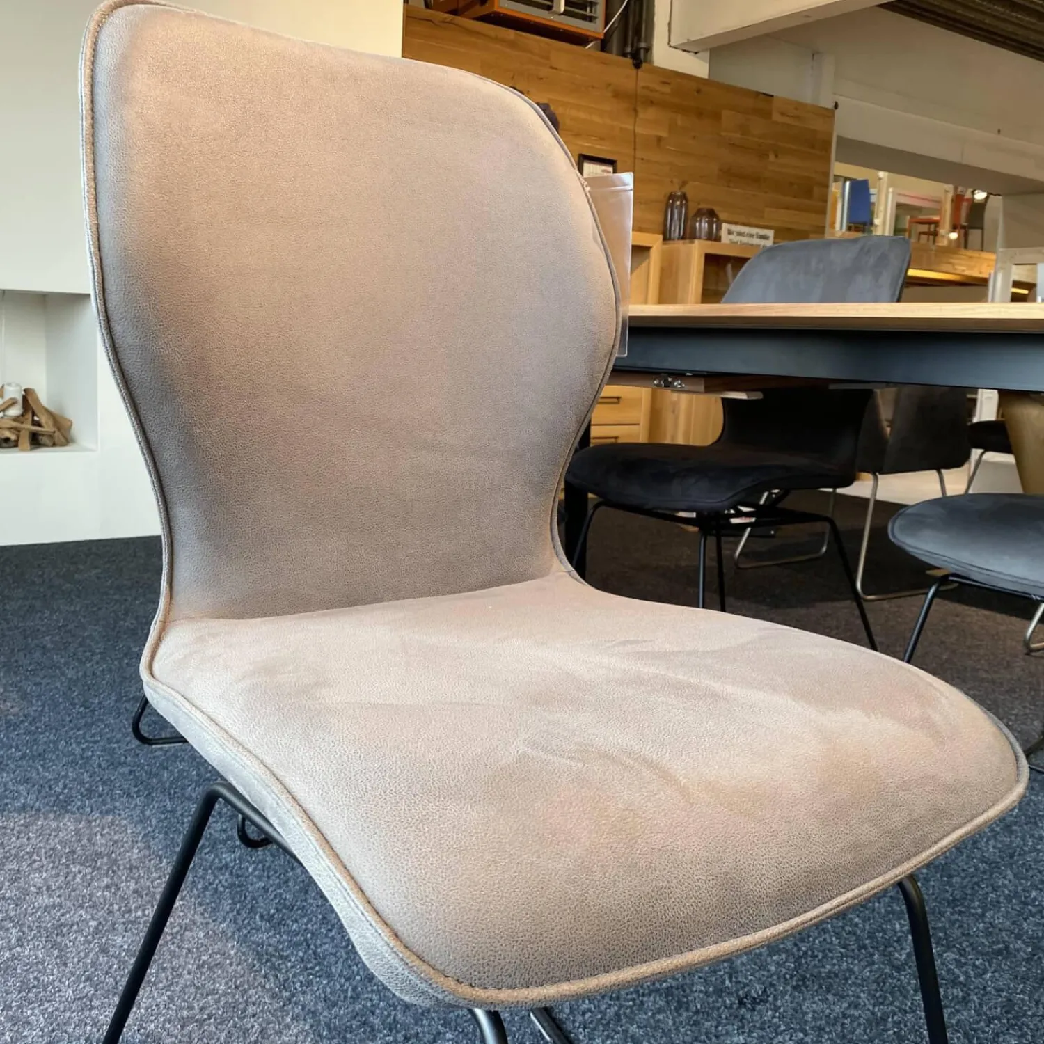 Gwinner Essgruppen|Essgruppe ET524 Kaia Tisch Nussbaum Natur mit 6 Stühle