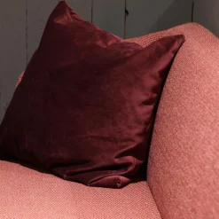 K+W Essgruppen|Essgruppe Gallery Bank Stoff 0575 12 Rosewood Rot Stühle Leder Bronko Bordeaux Rot Gestell Metall Schwarz Lackiert Tischplatte Wildeiche Bianco Lackiert