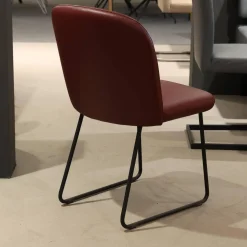 K+W Essgruppen|Essgruppe Gallery Bank Stoff 0575 12 Rosewood Rot Stühle Leder Bronko Bordeaux Rot Gestell Metall Schwarz Lackiert Tischplatte Wildeiche Bianco Lackiert