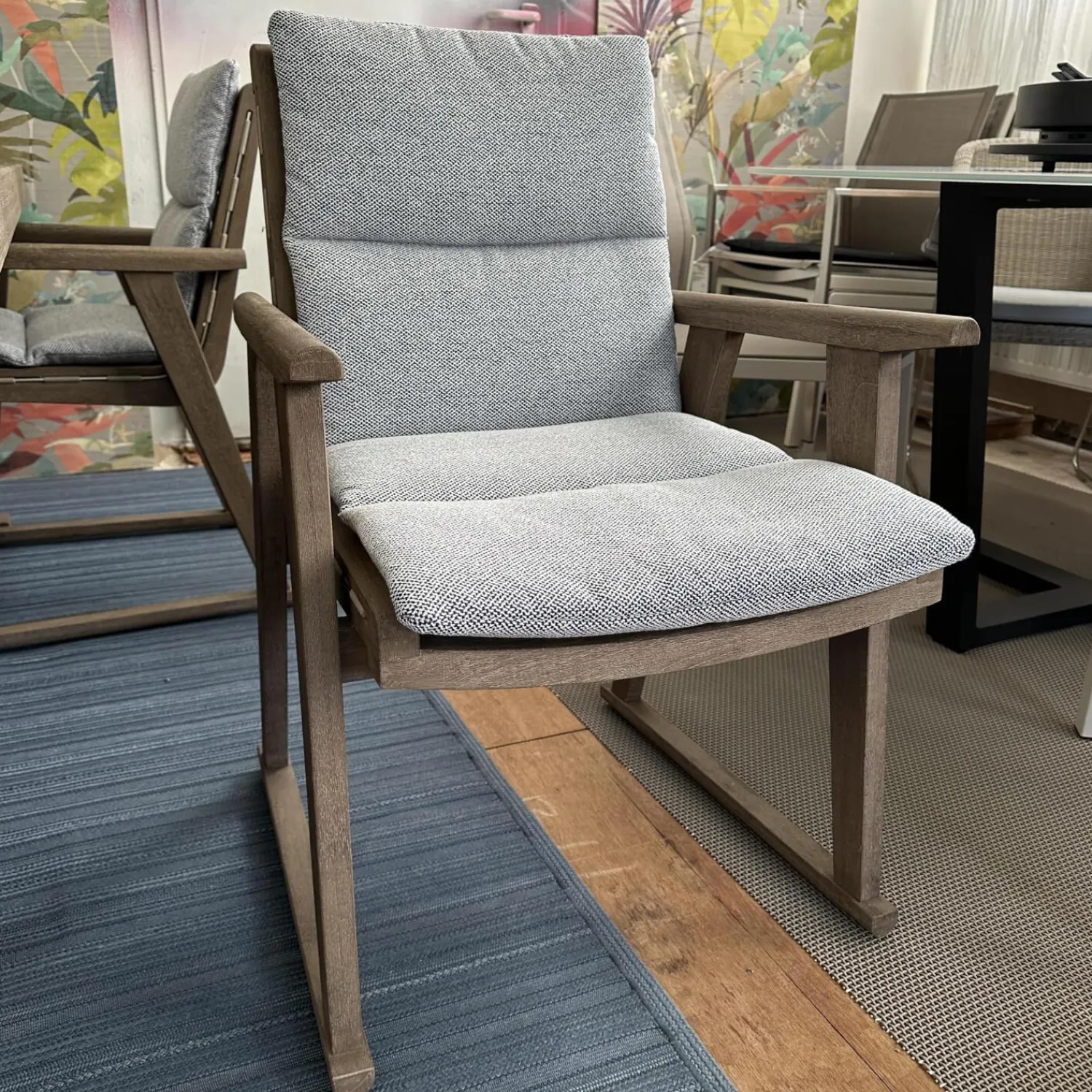 B&B Italia Essgruppen|Essgruppe Gio Outdoor Teak Antique Grey Stühle Bezug Stoff Ecate Blau Weiß