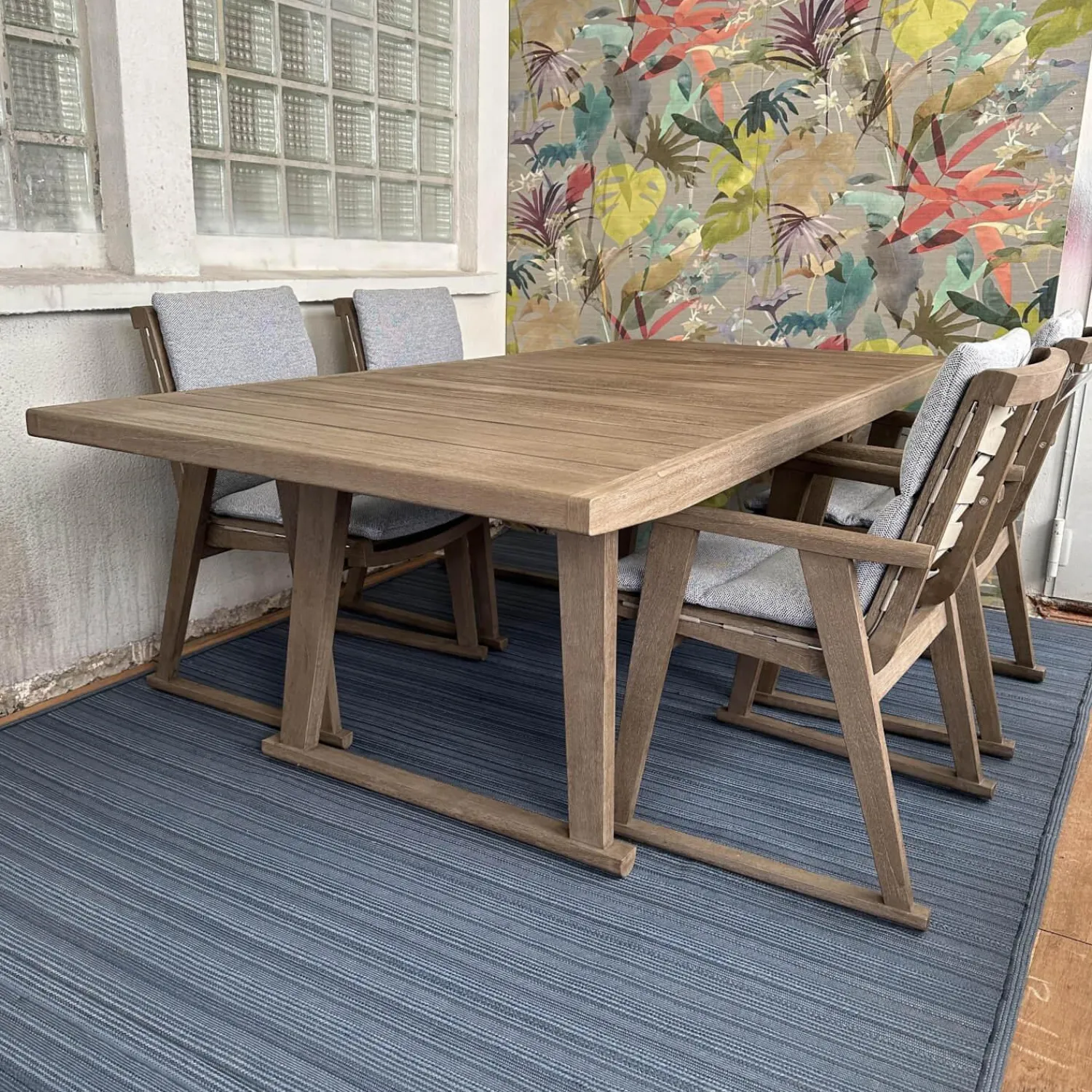 B&B Italia Essgruppen|Essgruppe Gio Outdoor Teak Antique Grey Stühle Bezug Stoff Ecate Blau Weiß