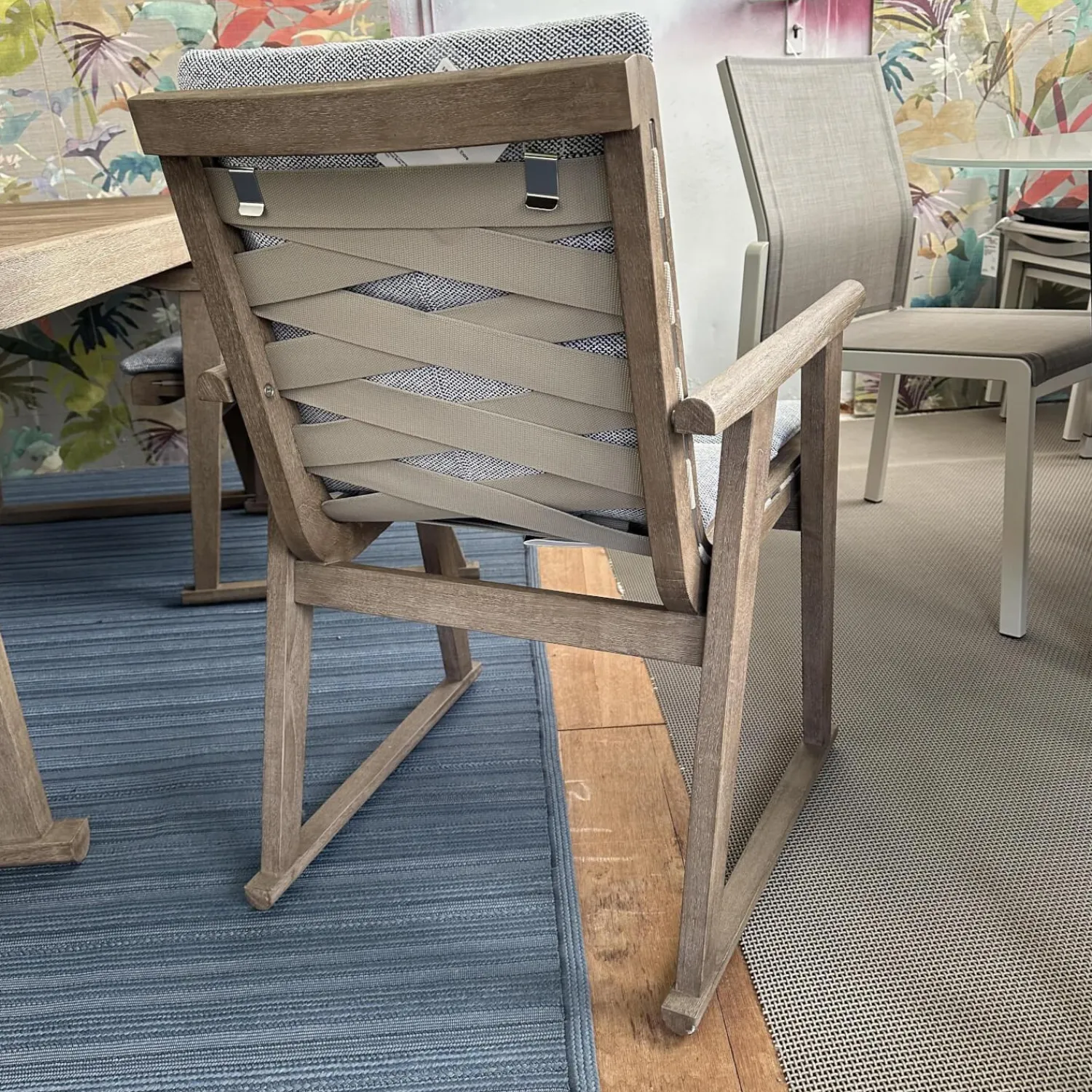 B&B Italia Essgruppen|Essgruppe Gio Outdoor Teak Antique Grey Stühle Bezug Stoff Ecate Blau Weiß