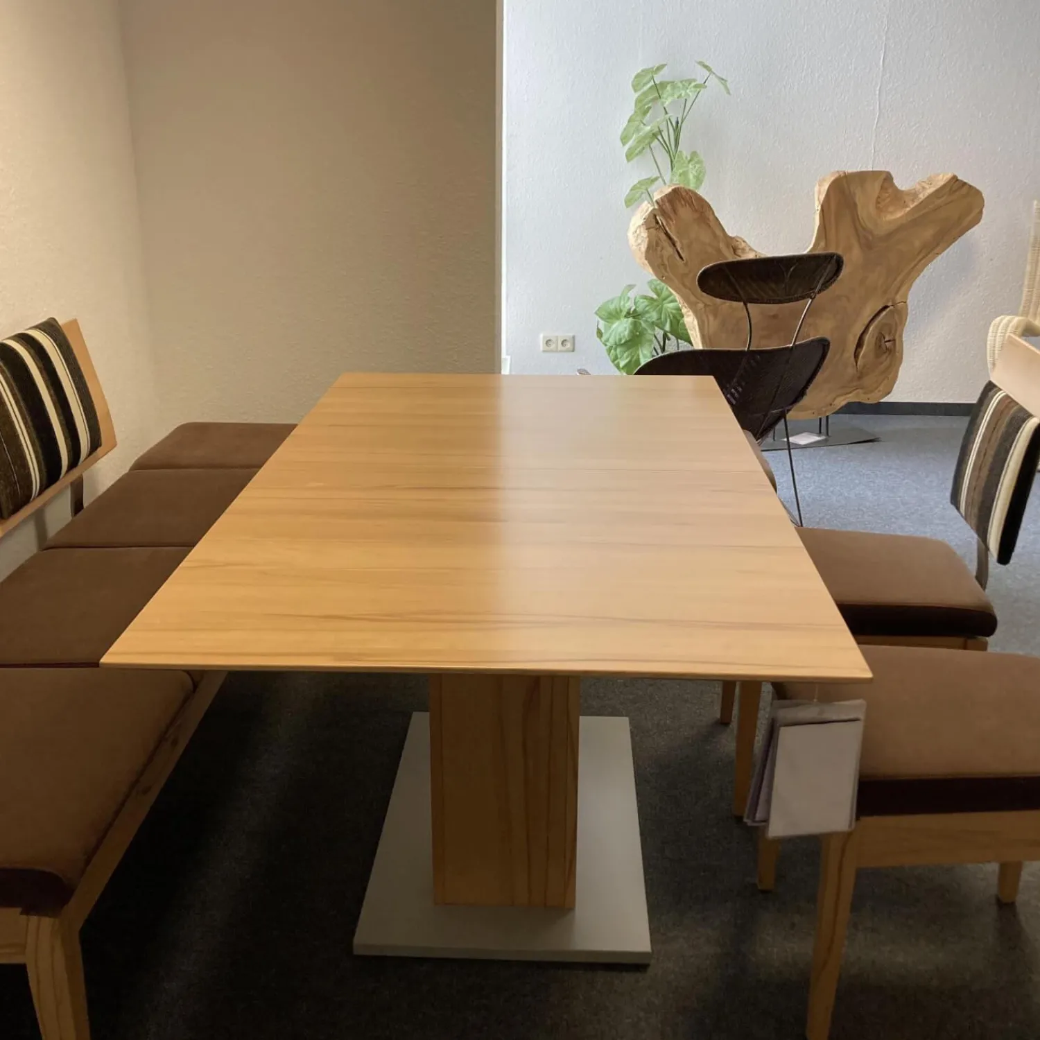 Schösswender Essgruppen|Essgruppe Modell Multisit mit 1 Säulentisch 2 Bänke 2 Stühle mit Funktion