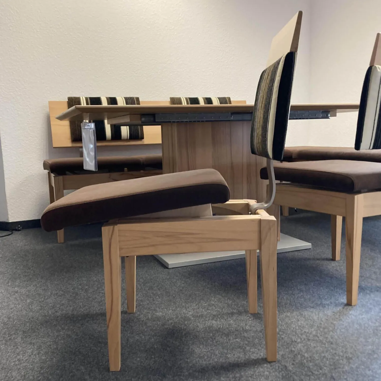 Schösswender Essgruppen|Essgruppe Modell Multisit mit 1 Säulentisch 2 Bänke 2 Stühle mit Funktion