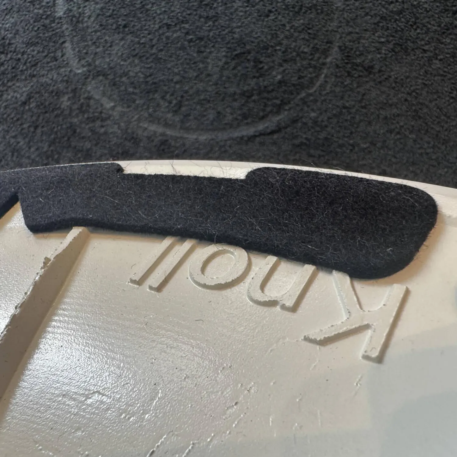 Knoll International Essgruppen|Stuhlsets|Essgruppe Saarinen Tisch Platte Fenix Weiß Fuß Schwarz Stuhl Tulip Fenix Schwarz Und Weiß Stoff Eva 154 Gold