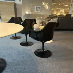 Knoll International Essgruppen|Stuhlsets|Essgruppe Saarinen Tisch Platte Fenix Weiß Fuß Schwarz Stuhl Tulip Fenix Schwarz Und Weiß Stoff Eva 154 Gold