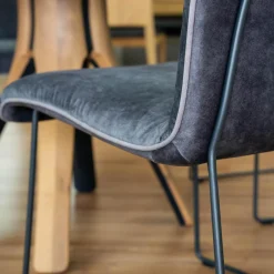 Wimmer Essgruppen|Essgruppe Z60 Säulentisch Rustikale Asteiche Hartwachsöl Bianco Äste Tischplatte Schwarz Gebeizt Mit 4 Schalenstühlen