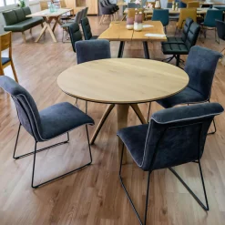 Wimmer Essgruppen|Essgruppe Z60 Säulentisch Rustikale Asteiche Hartwachsöl Bianco Äste Tischplatte Schwarz Gebeizt Mit 4 Schalenstühlen