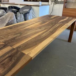 Scholtissek Esstische|Esstisch 2011 Europäischer Nussbaum Natur Geölt Äste Mit Harz Ausgegossen Inklusive Auszug