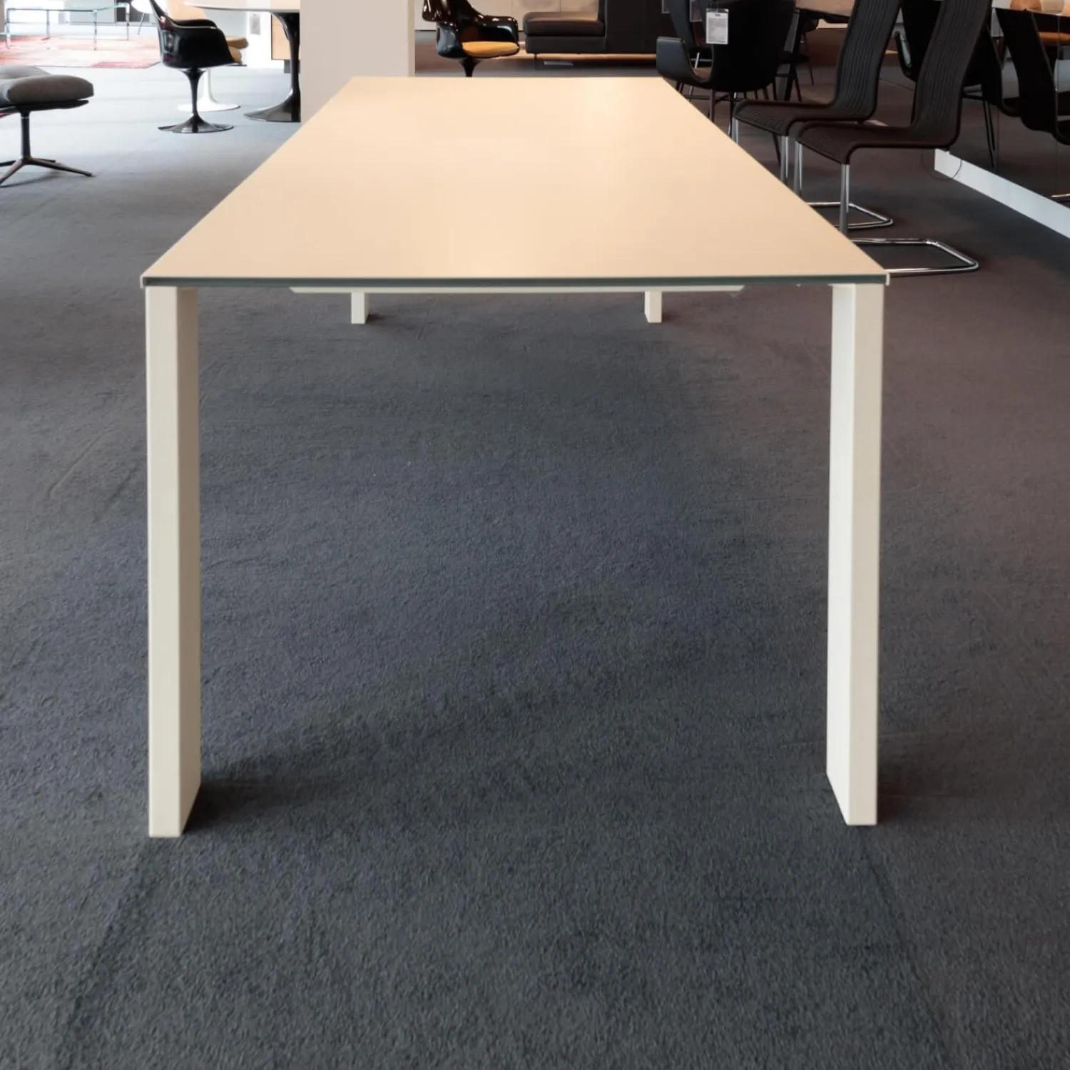 Draenert Esstische|Esstisch 1420 Madison Platte Weißglas Satiniert Gestell Stahlblech Weiß Lackiert Mit Auszug