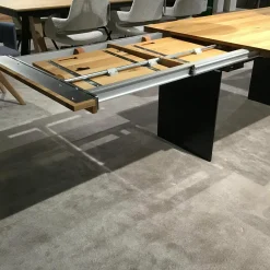 kf furniture Esstische|Esstisch 3110.1.2.220.1 Platte Eiche Astig Wangengestell Rohstahl Schwarz mit Klappeinlage