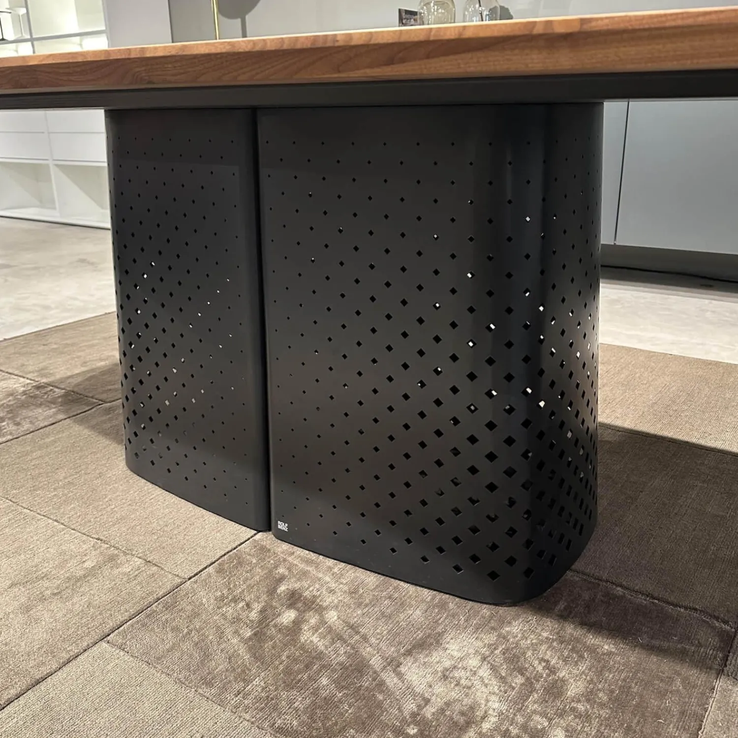 Rolf Benz Esstische|Esstisch 929 Platte Nussbaum Massiv Fuß Stahl Lackiert Verkehrsschwarz