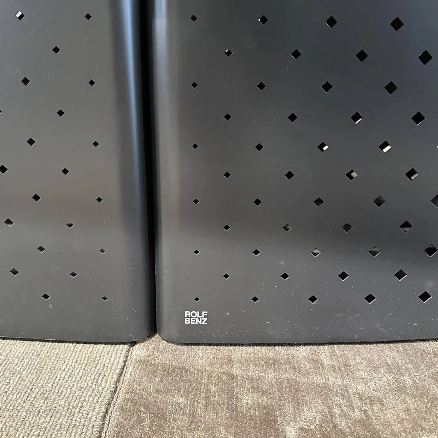 Rolf Benz Esstische|Esstisch 929 Platte Nussbaum Massiv Fuß Stahl Lackiert Verkehrsschwarz