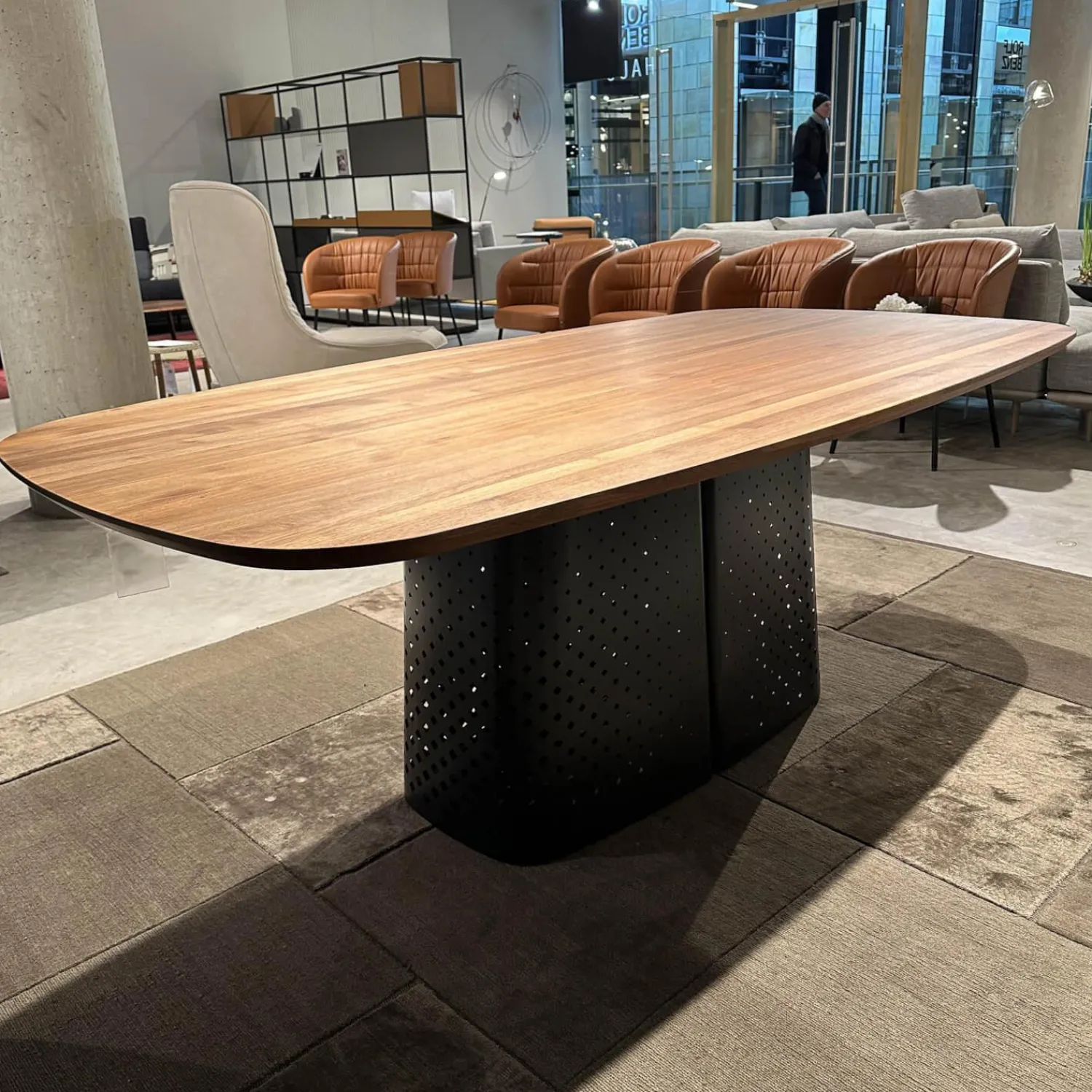 Rolf Benz Esstische|Esstisch 929 Platte Nussbaum Massiv Fuß Stahl Lackiert Verkehrsschwarz