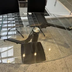 Draenert Esstische|Esstisch 1136 Titan Platte Glas Klar Bombiert Sockel 4 Stahl Schwarz Beschichtet Bombiert