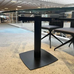 Draenert Esstische|Esstisch 1136 Titan Platte Glas Klar Bombiert Sockel 4 Stahl Schwarz Beschichtet Bombiert