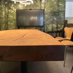 Riva1920 Esstische|Esstisch Auckland Platte Holz Kauri Oberfläche Geschliffen Gestell Natureisen Geölt Schwarz