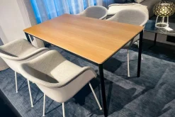 Muuto Esstische|Esstisch Base Table Schichtholzplatte Eiche Furniert Klarlack Gestell Aluminium Schwarz Pulverbeschichtet
