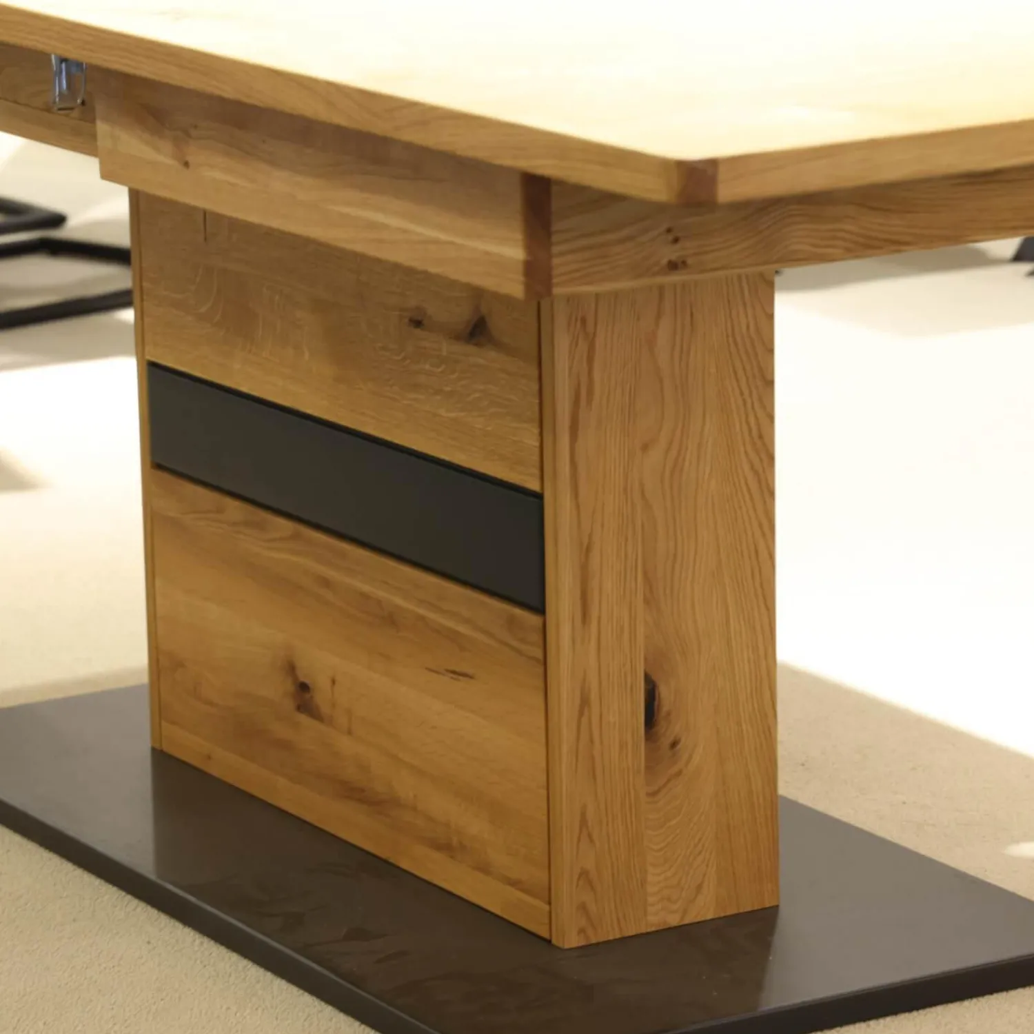 MCA Esstische|Esstisch Brest Wildeiche Geölt Bodenplatte Schwarzgrau Mit Synchronauszug