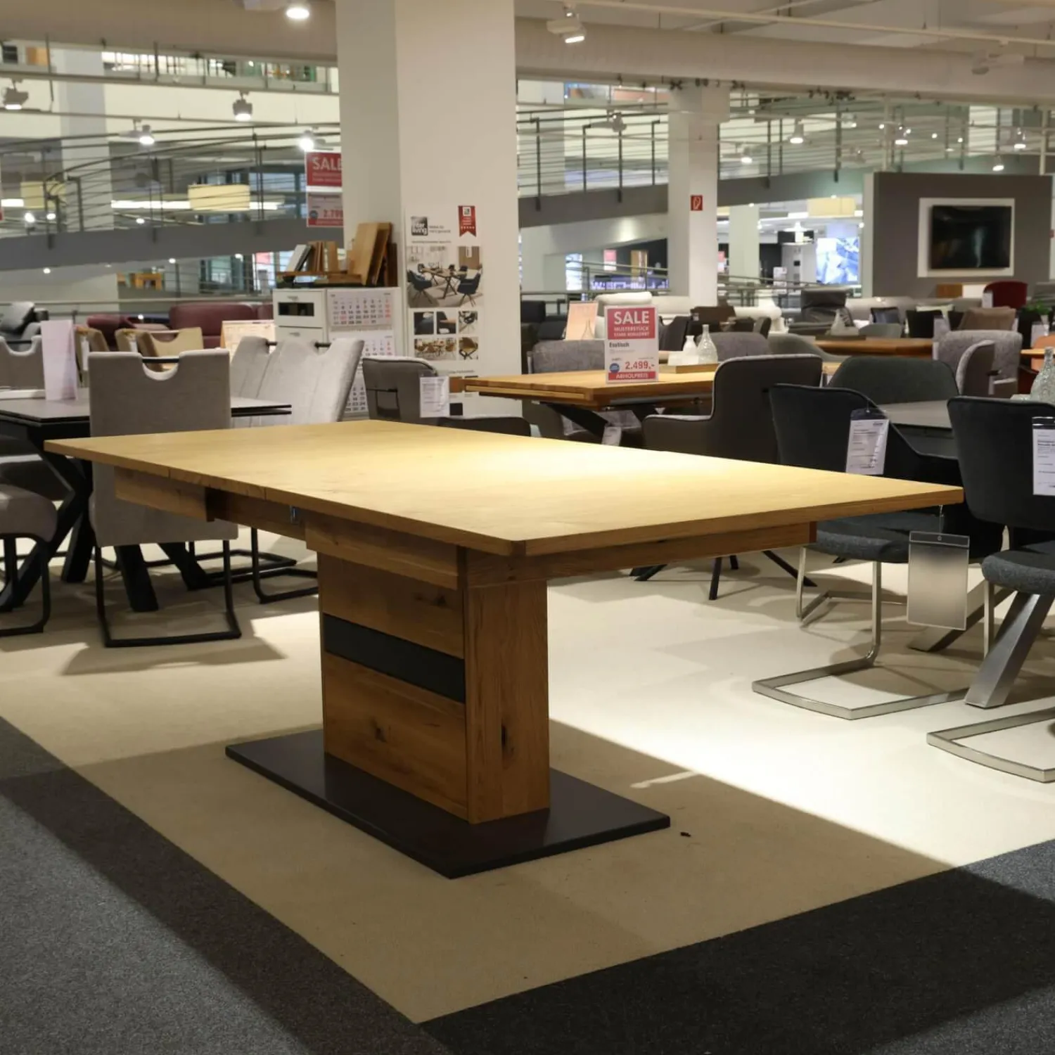 MCA Esstische|Esstisch Brest Wildeiche Geölt Bodenplatte Schwarzgrau Mit Synchronauszug